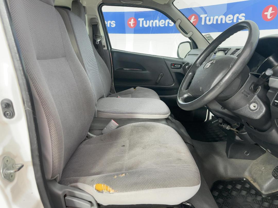 Photo '16' of Toyota Hiace