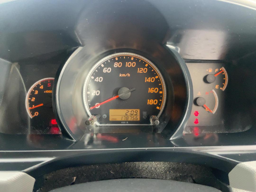 Photo '21' of Toyota Hiace