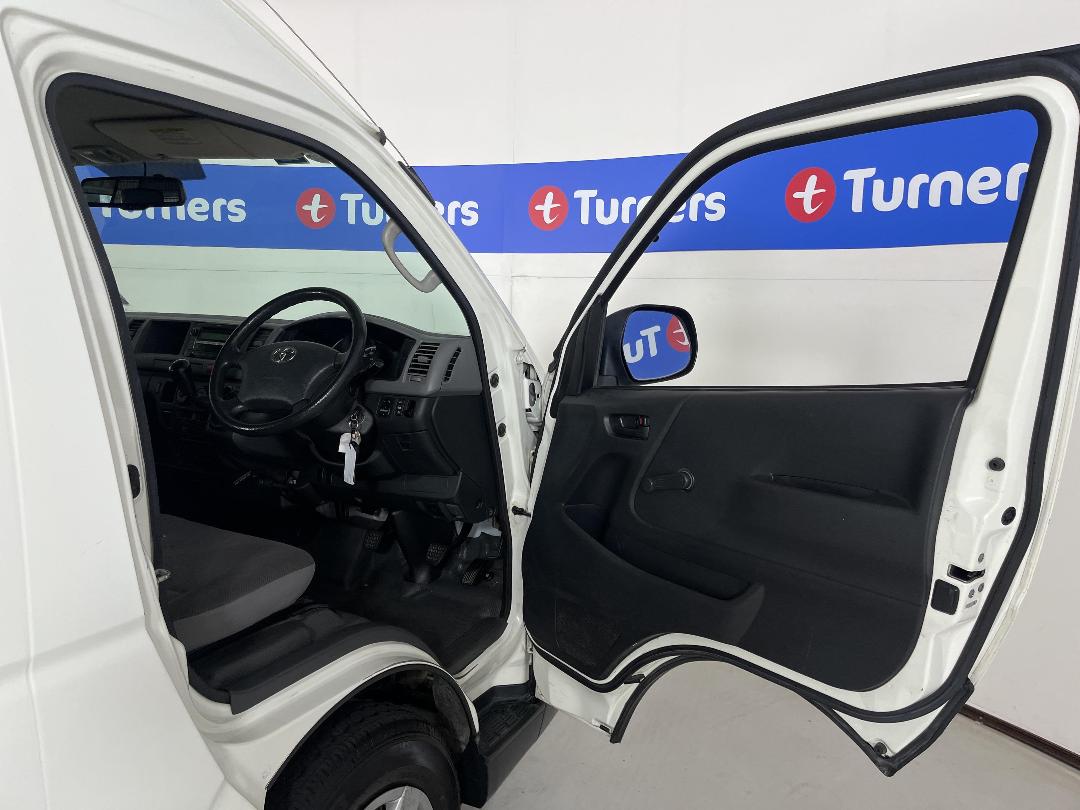 Photo '15' of Toyota Hiace