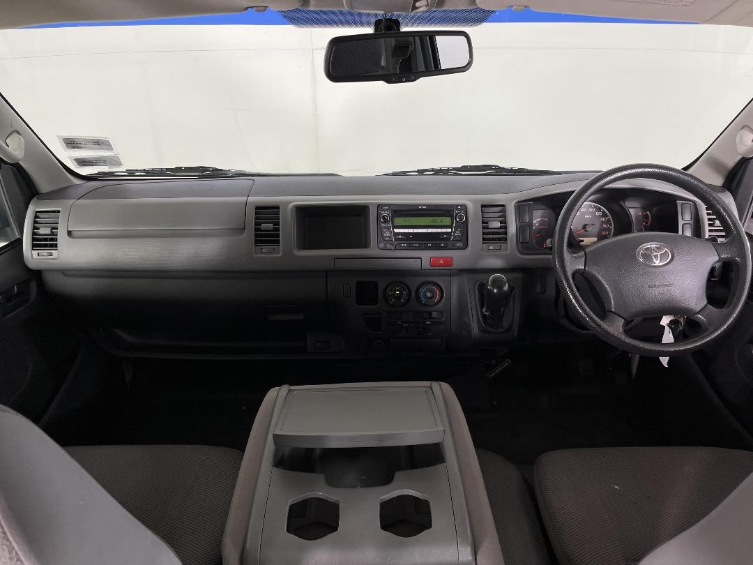 Photo '17' of Toyota Hiace