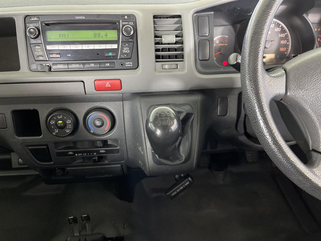 Photo '22' of Toyota Hiace