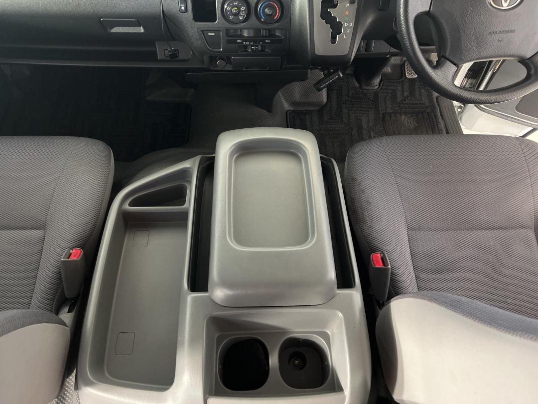 Photo '18' of Toyota Hiace Photo '18' of Toyota Hiace