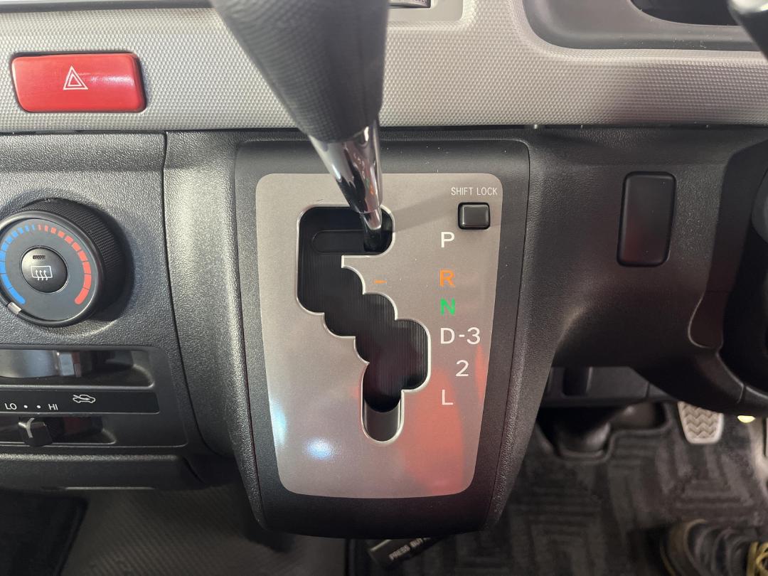 Photo '25' of Toyota Hiace Photo '25' of Toyota Hiace