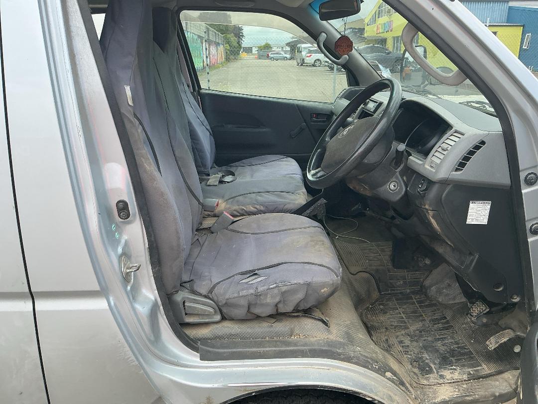 Photo '13' of Toyota Hiace Photo '13' of Toyota Hiace