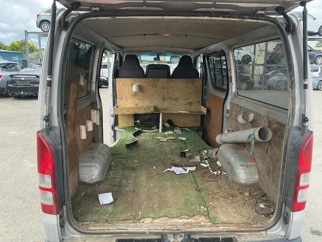 Photo '15' of Toyota Hiace Photo '15' of Toyota Hiace