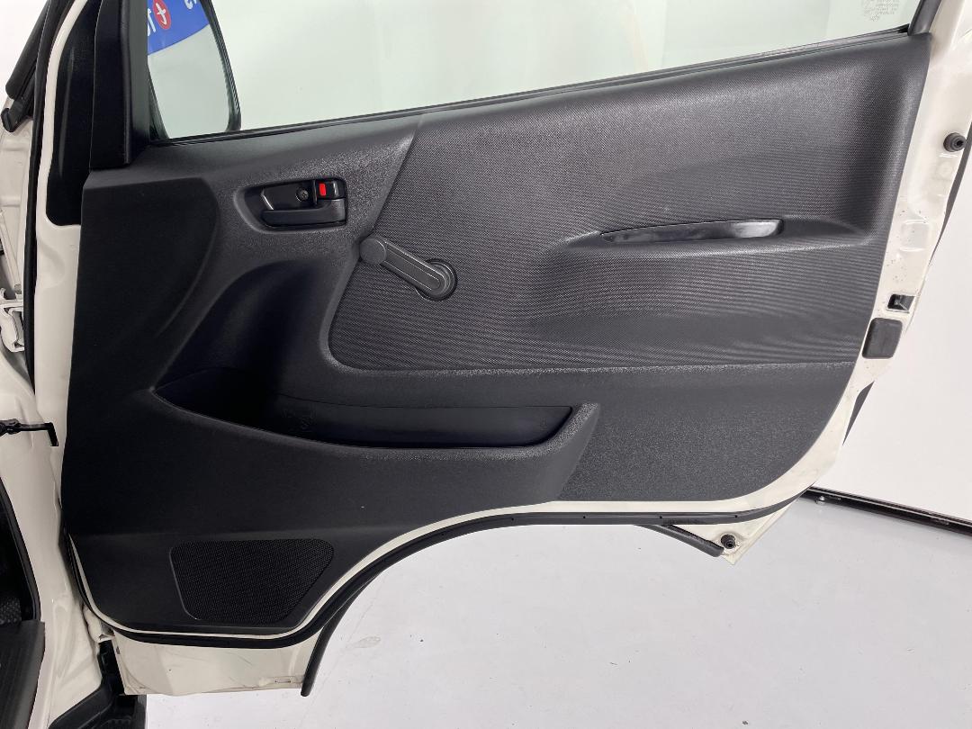 Photo '15' of Toyota Hiace Photo '15' of Toyota Hiace