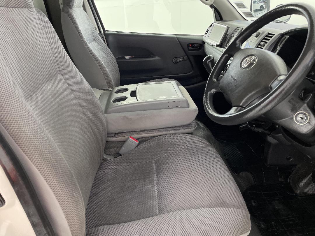 Photo '16' of Toyota Hiace Photo '16' of Toyota Hiace