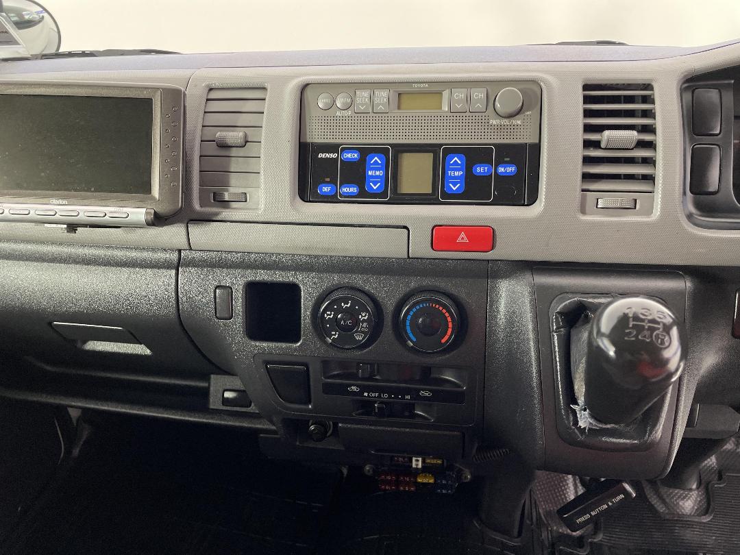 Photo '18' of Toyota Hiace Photo '18' of Toyota Hiace