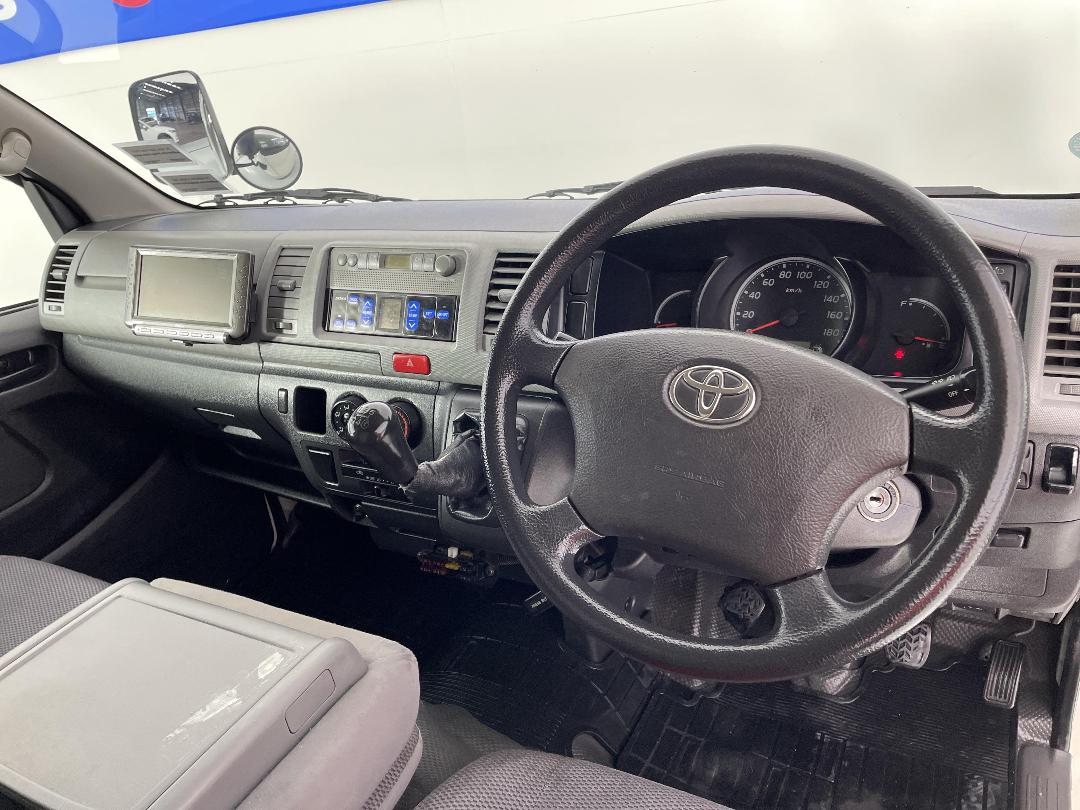 Photo '17' of Toyota Hiace Photo '17' of Toyota Hiace