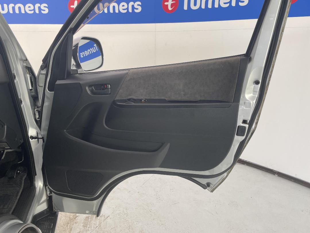 Photo '15' of Toyota Hiace