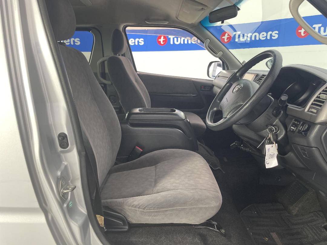 Photo '16' of Toyota Hiace