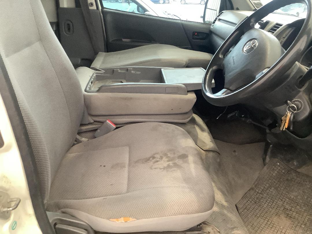 Photo '12' of Toyota Hiace DX