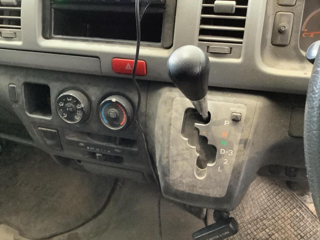 Photo '16' of Toyota Hiace DX