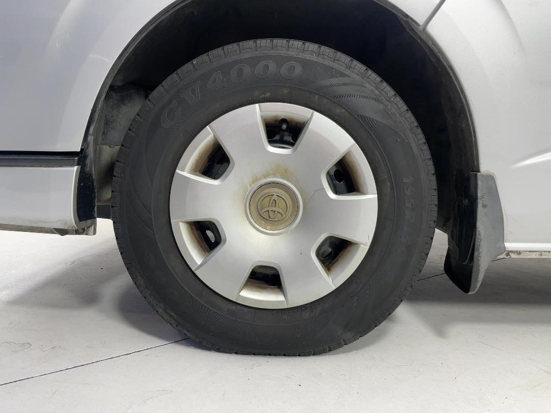 Photo '10' of Toyota Hiace