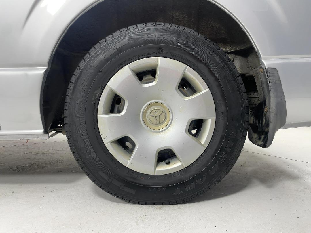 Photo '11' of Toyota Hiace