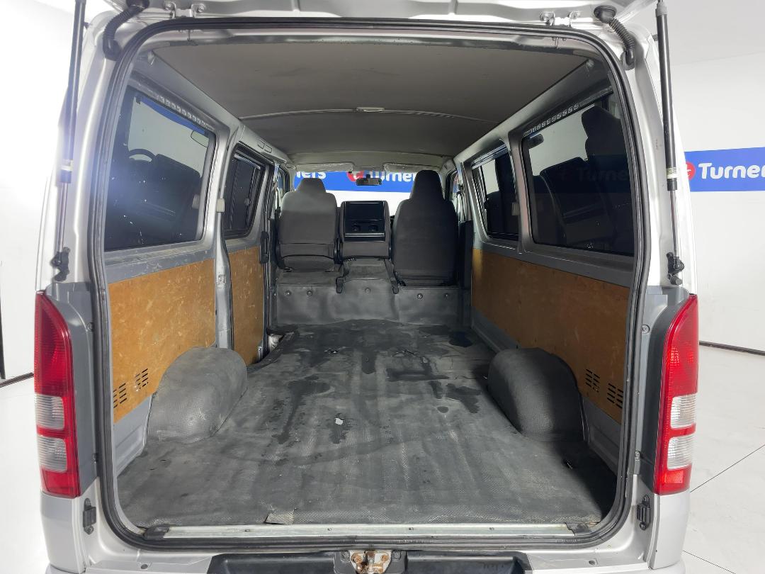 Photo '14' of Toyota Hiace