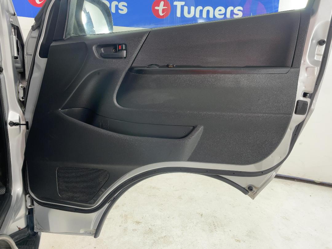 Photo '15' of Toyota Hiace