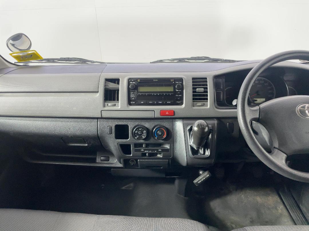 Photo '17' of Toyota Hiace