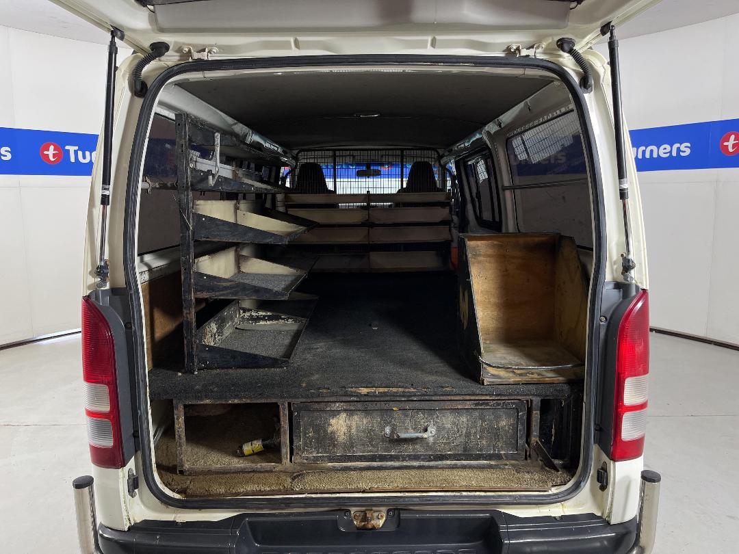 Photo '14' of Toyota Hiace