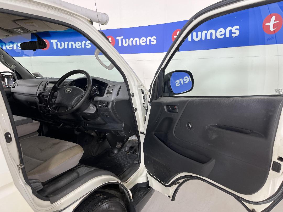 Photo '15' of Toyota Hiace