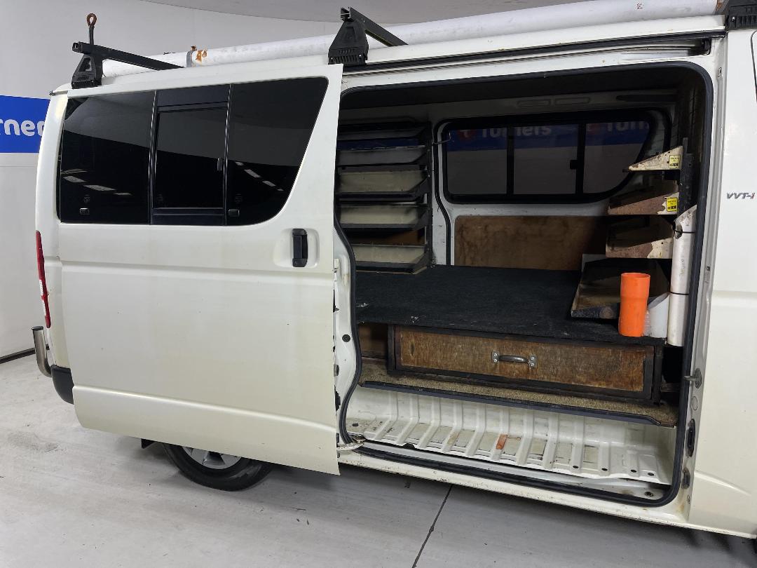 Photo '19' of Toyota Hiace