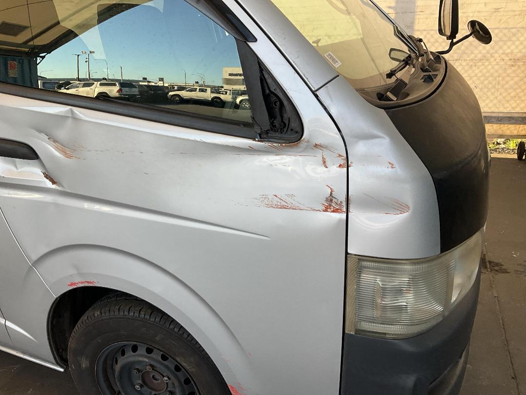 Photo '4' of Toyota Hiace Regius ACE