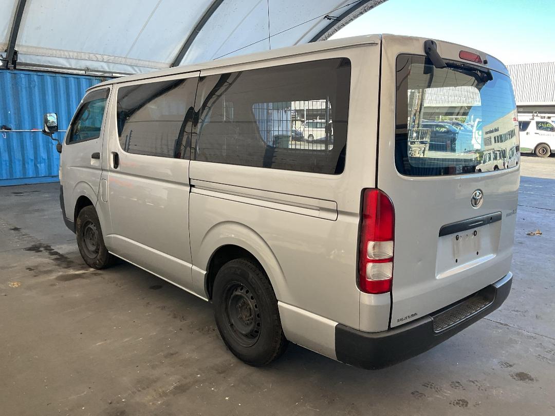 Photo '11' of Toyota Hiace Regius ACE