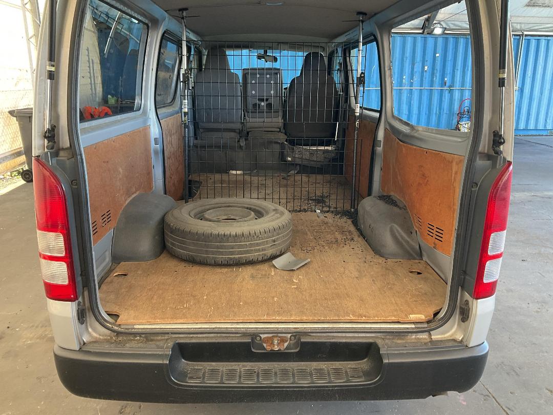 Photo '14' of Toyota Hiace Regius ACE