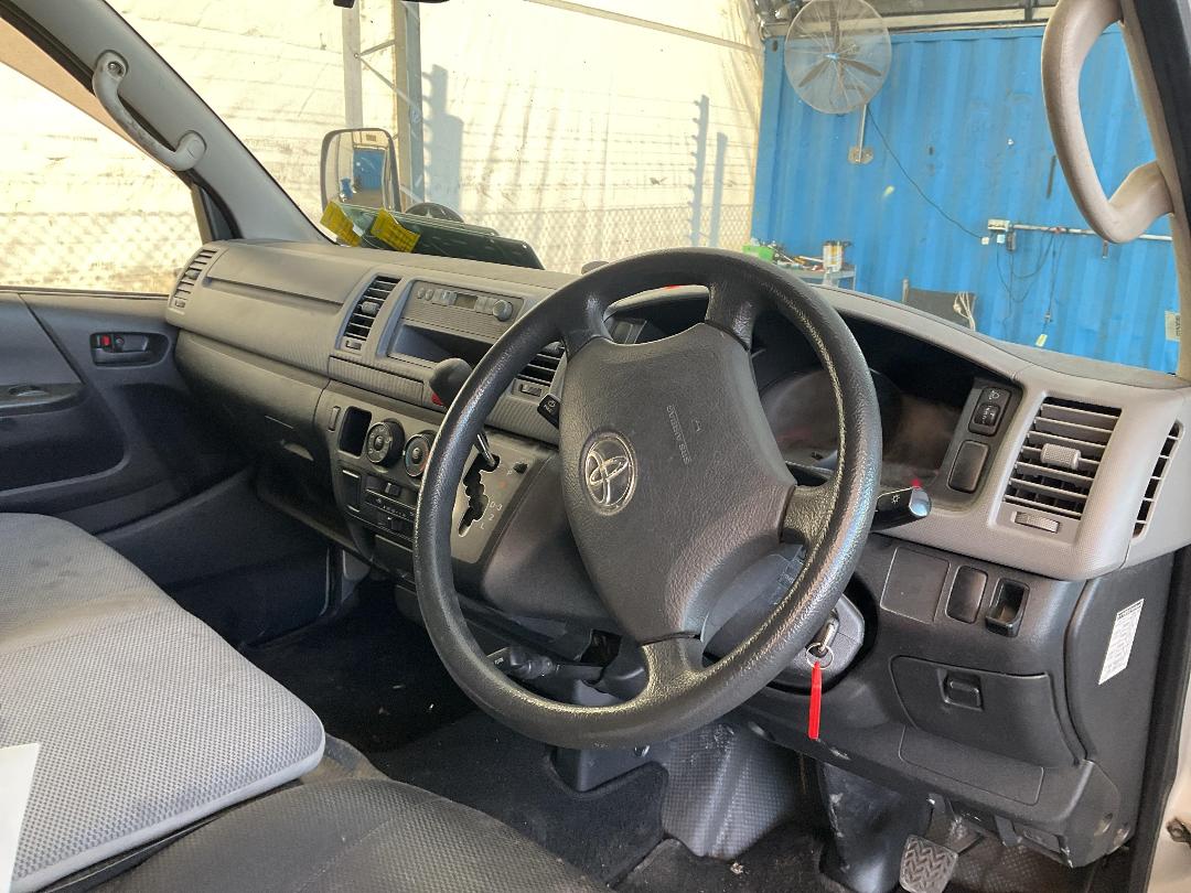 Photo '20' of Toyota Hiace Regius ACE