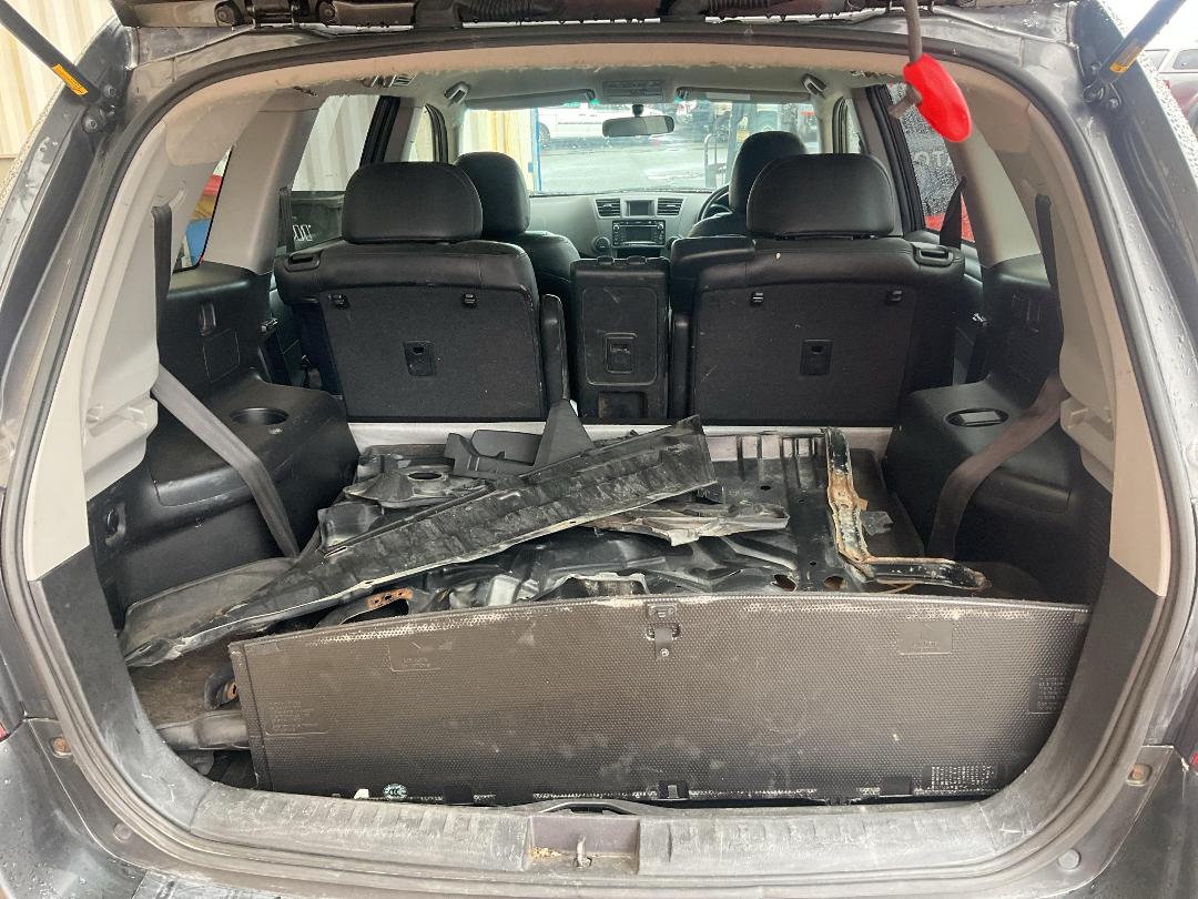 Photo '10' of Toyota Highlander LTD WGN5 Photo '10' of Toyota Highlander LTD WGN5