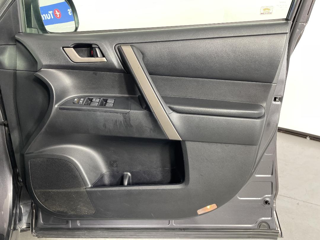 Photo '15' of Toyota Highlander Photo '15' of Toyota Highlander