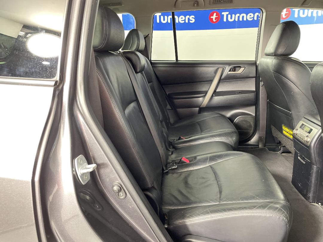 Photo '20' of Toyota Highlander Photo '20' of Toyota Highlander