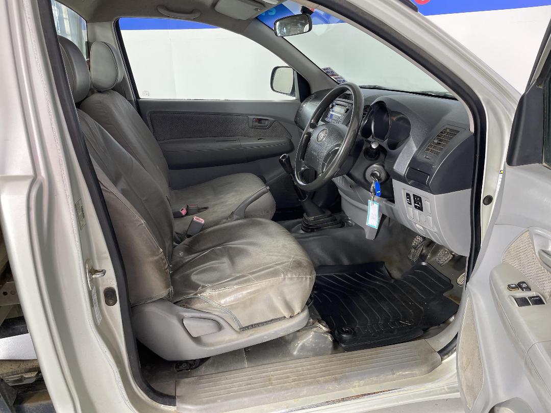 Photo '16' of Toyota Hilux