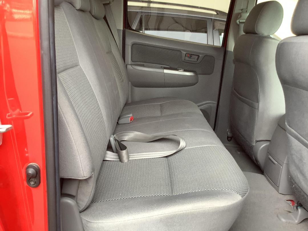 Photo '7' of Toyota Hilux TD SR5 DC Photo '7' of Toyota Hilux TD SR5 DC