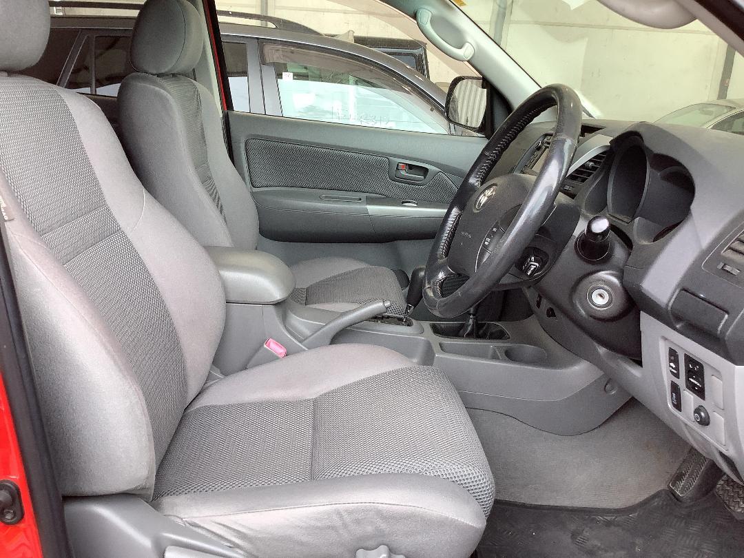 Photo '8' of Toyota Hilux TD SR5 DC Photo '8' of Toyota Hilux TD SR5 DC