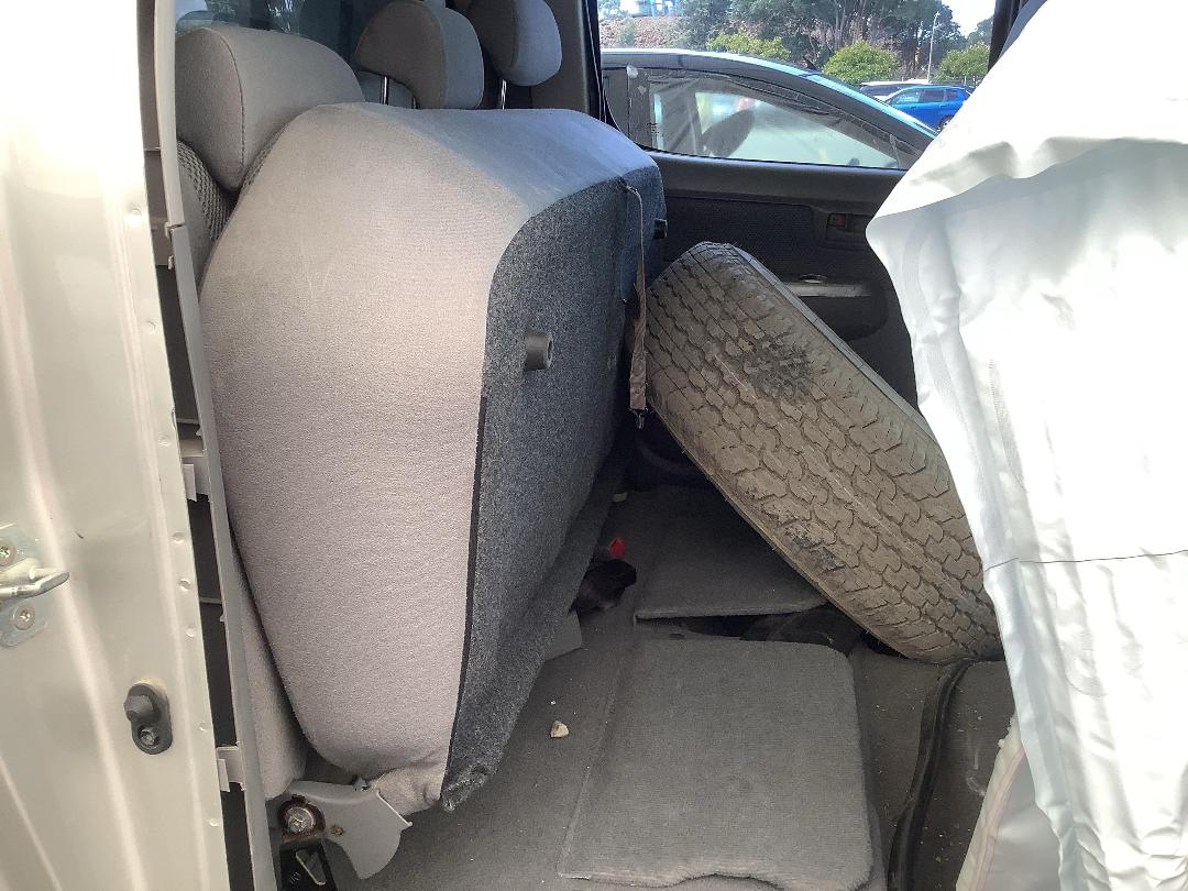 Photo '11' of Toyota Hilux TD SR5 DC