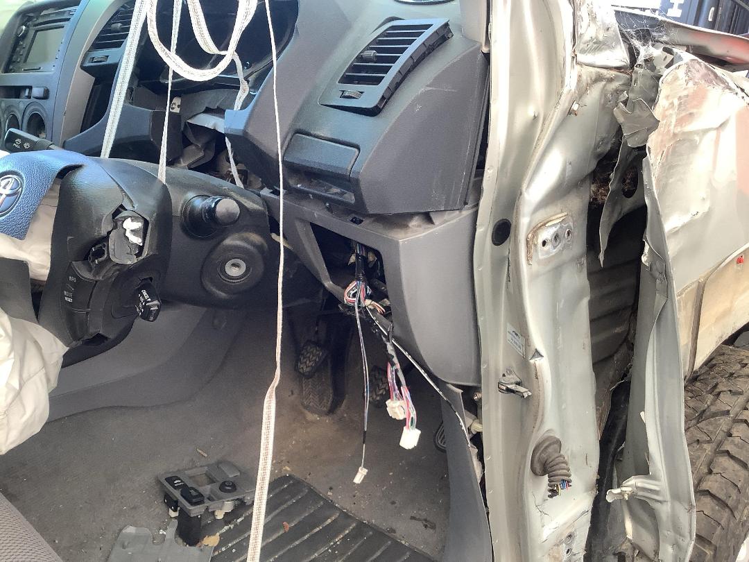 Photo '13' of Toyota Hilux TD SR5 DC