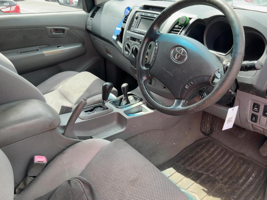 Photo '13' of Toyota Hilux TD SR5 DC