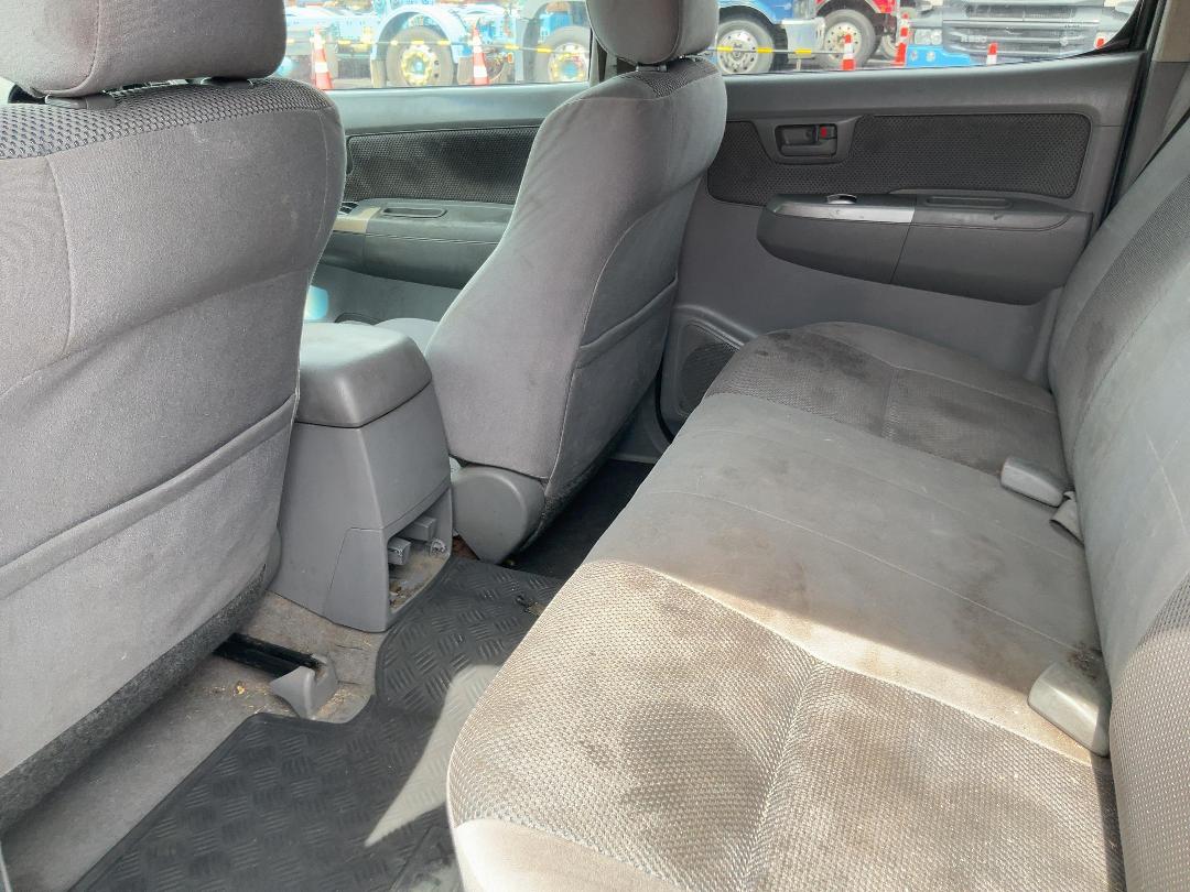 Photo '15' of Toyota Hilux TD SR5 DC