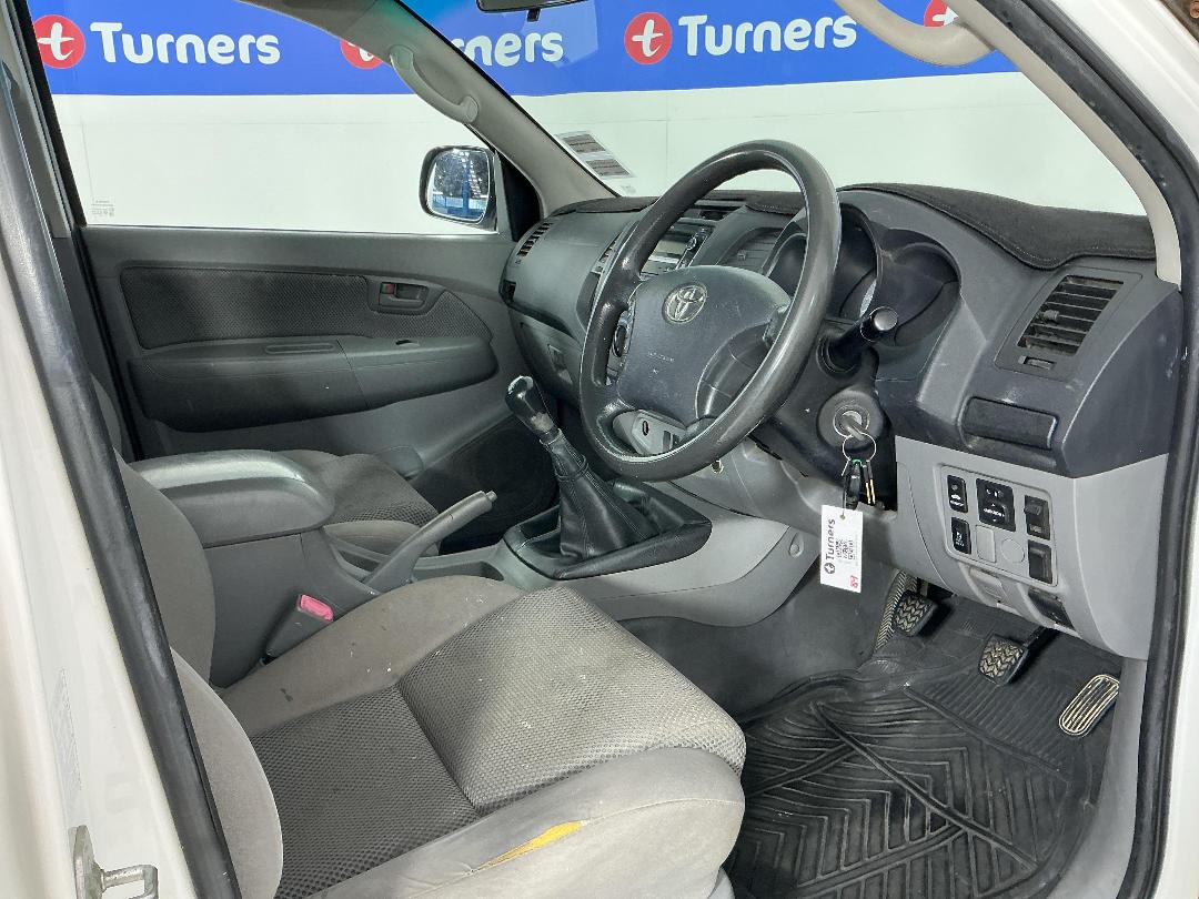 Photo '16' of Toyota Hilux