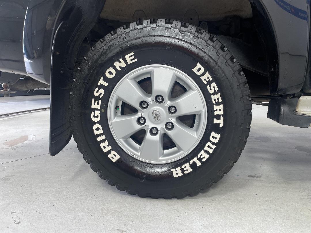 Photo '12' of Toyota Hilux