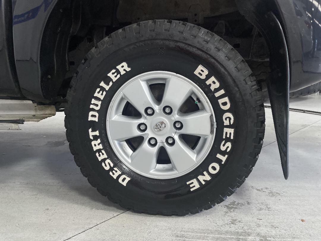 Photo '11' of Toyota Hilux