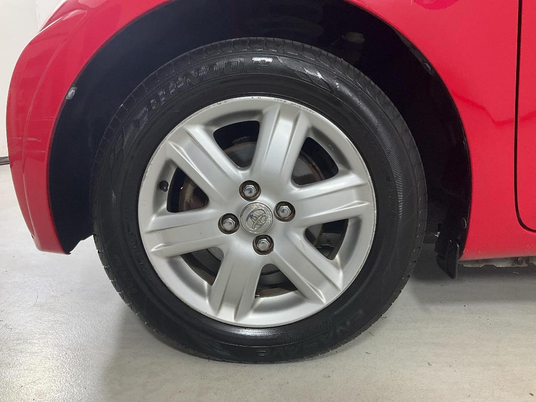 Photo '10' of Toyota IQ