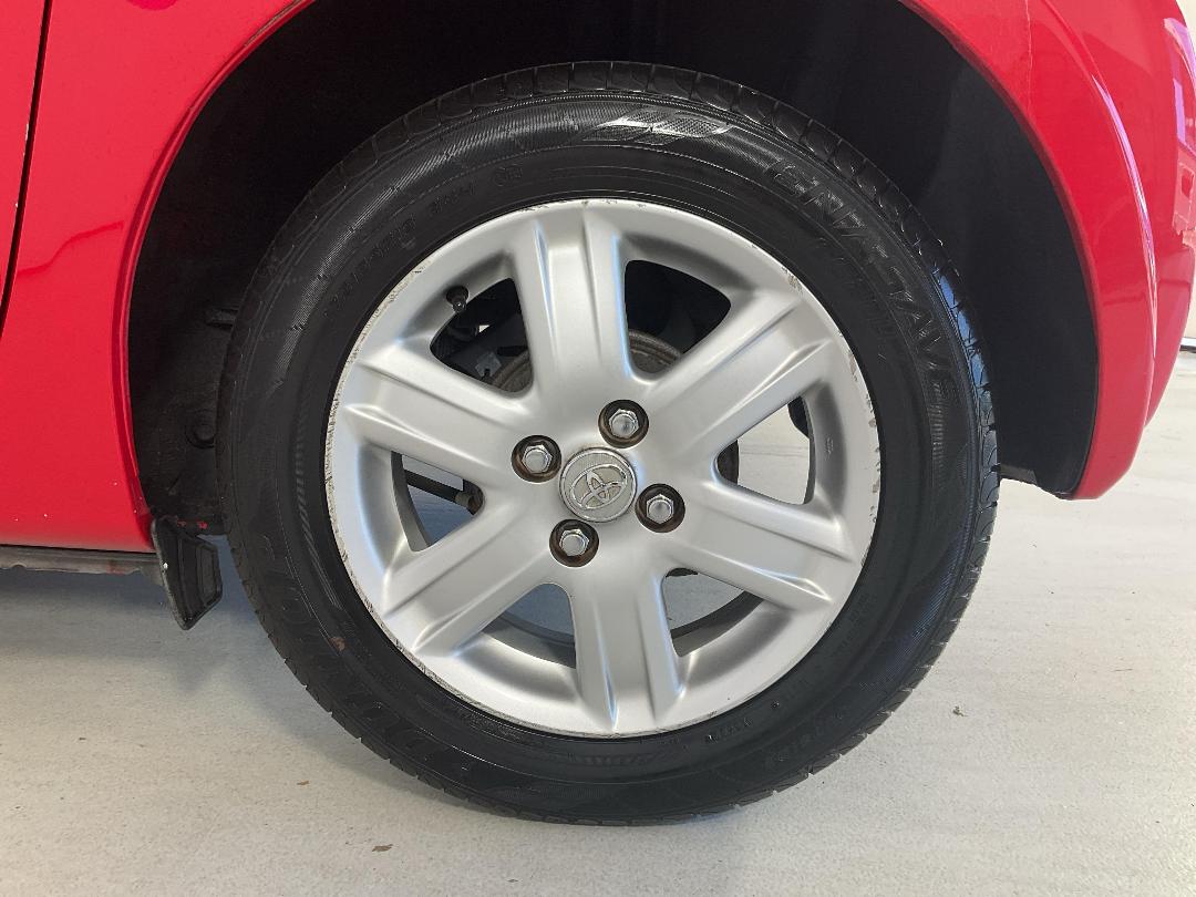 Photo '11' of Toyota IQ