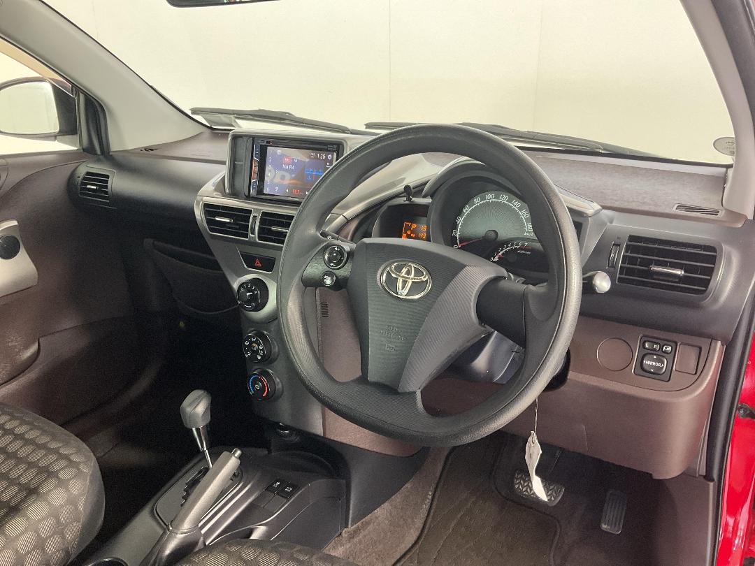 Photo '17' of Toyota IQ