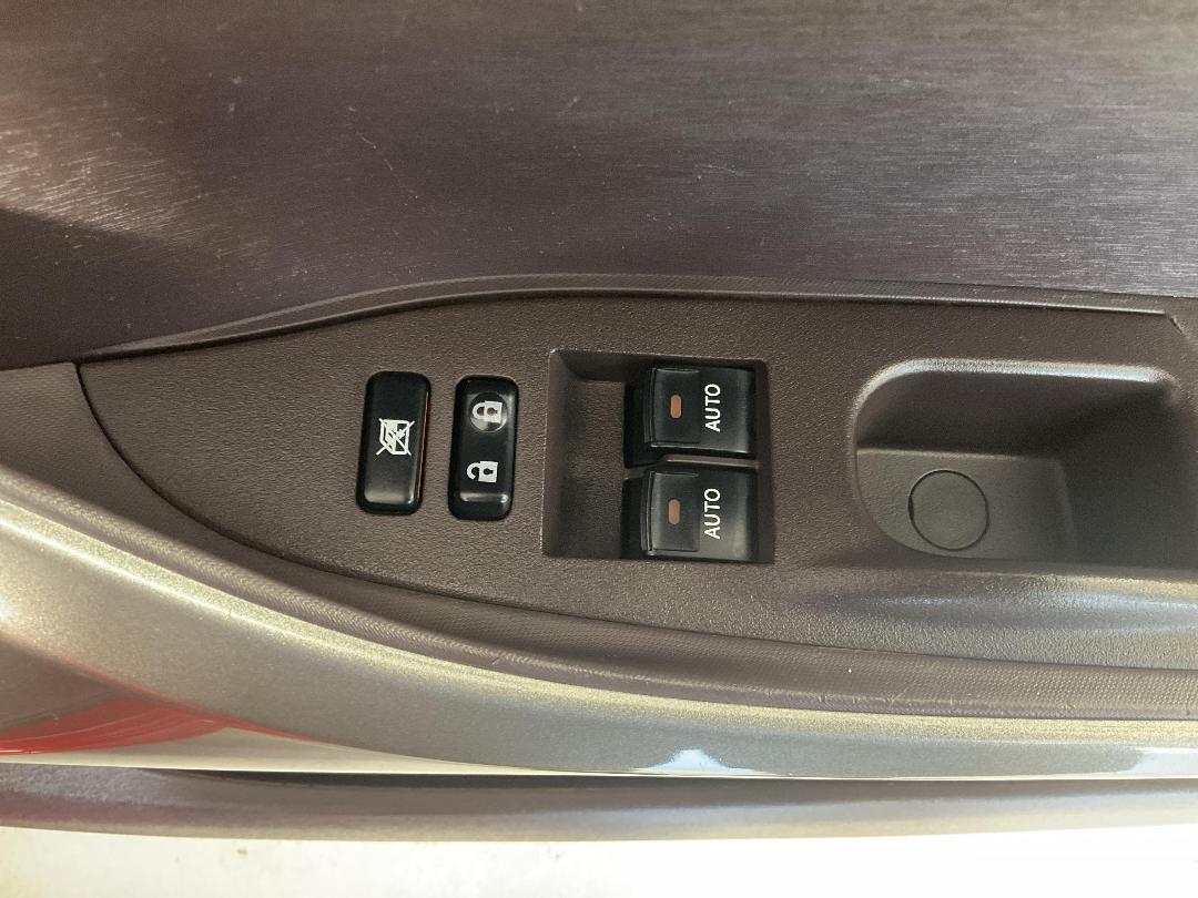 Photo '28' of Toyota IQ