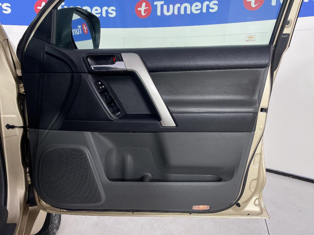 Photo '15' of Toyota Landcruiser Prado