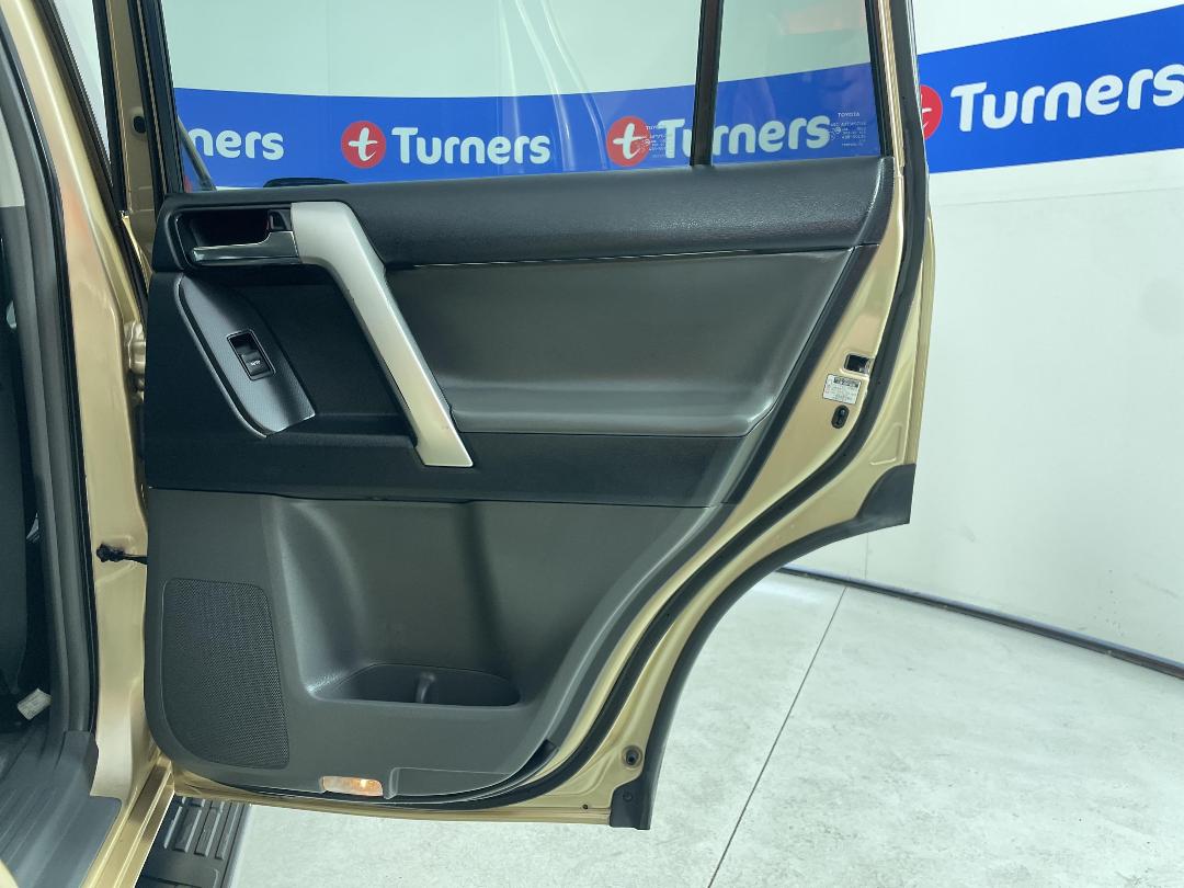 Photo '19' of Toyota Landcruiser Prado