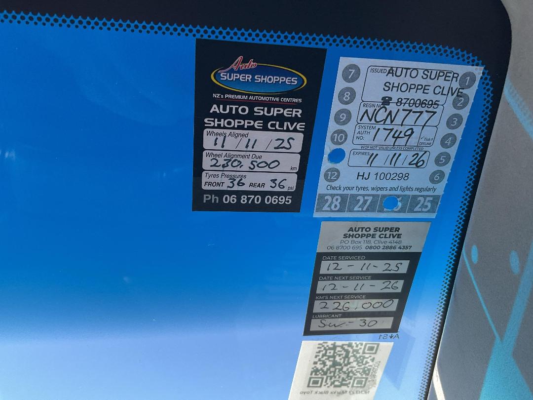 Photo '13' of Toyota Markx ZIO Photo '13' of Toyota Markx ZIO