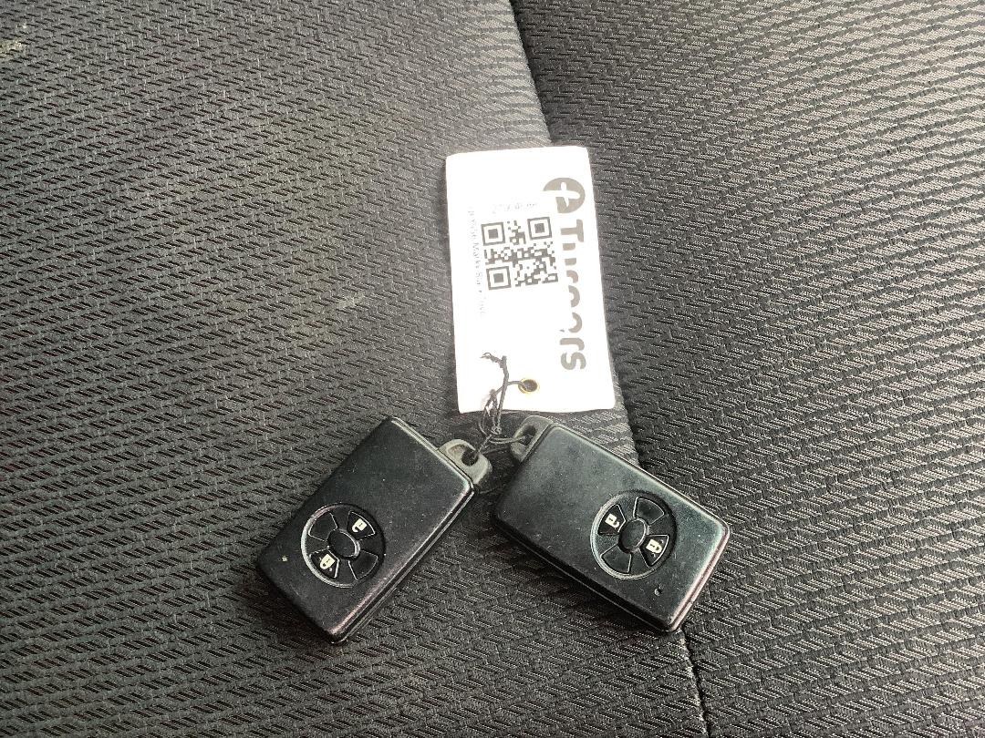 Photo '13' of Toyota Markx ZIO